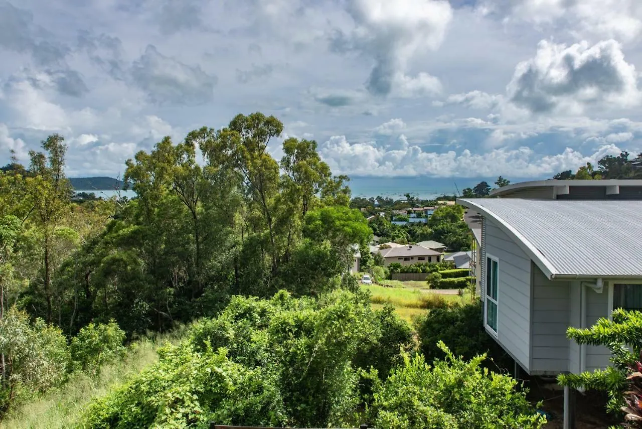 Austinmer - Cannonvale Airlie Beach 0*,